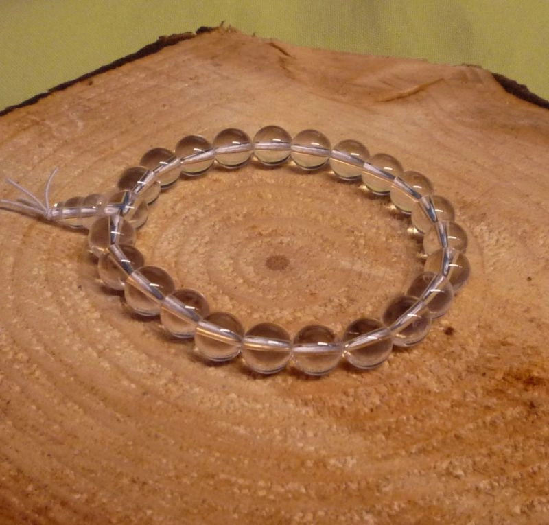 Křišťál /extra/ - energetický náramek Crystal Je to kámen kamenů, samotné světlo, projevená duha. Křišťál čistí auru, odstraňuje blokády v čakrách dlaní a...